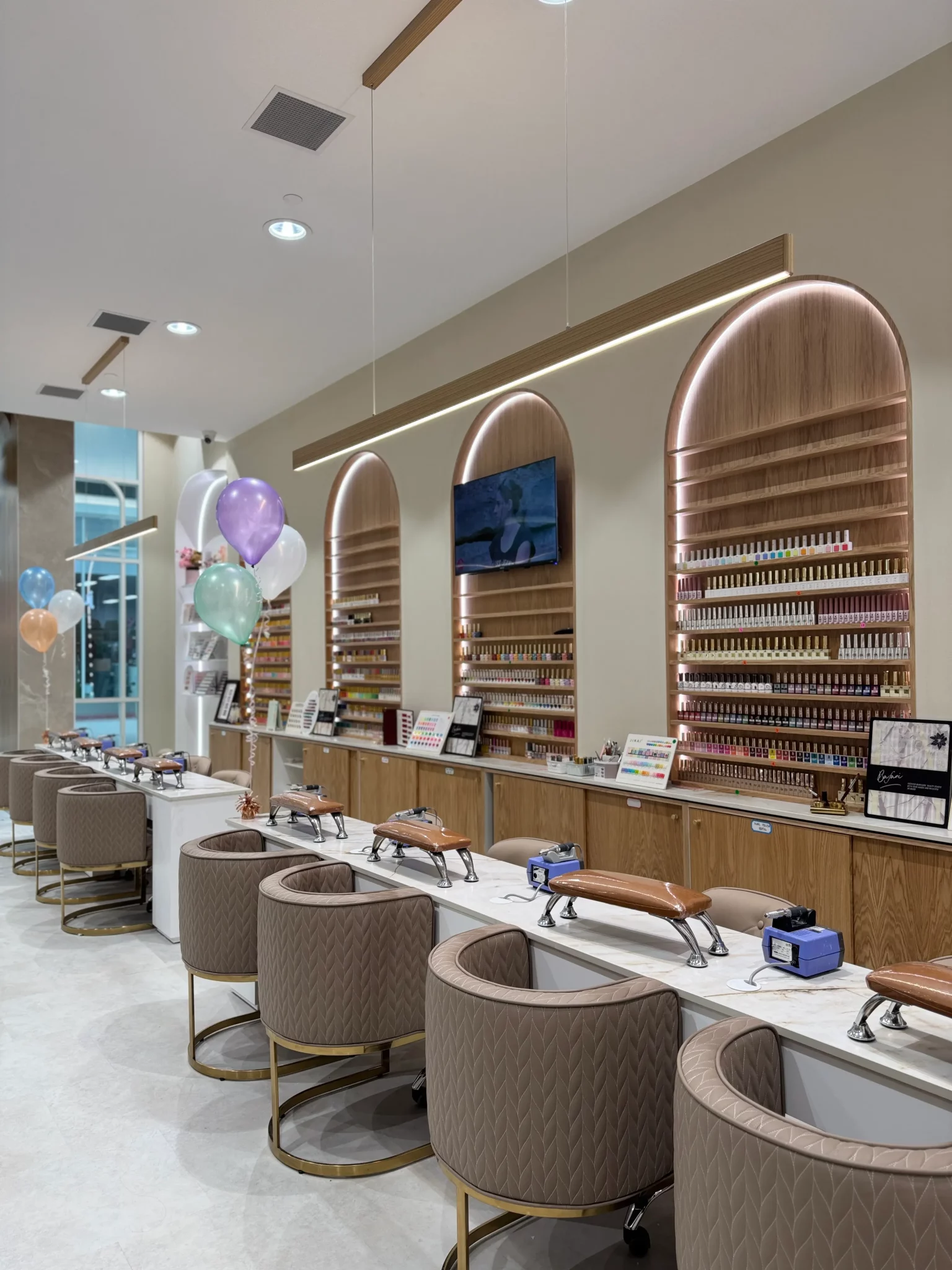 style="width: 100%; height: auto; object-fit: cover;"